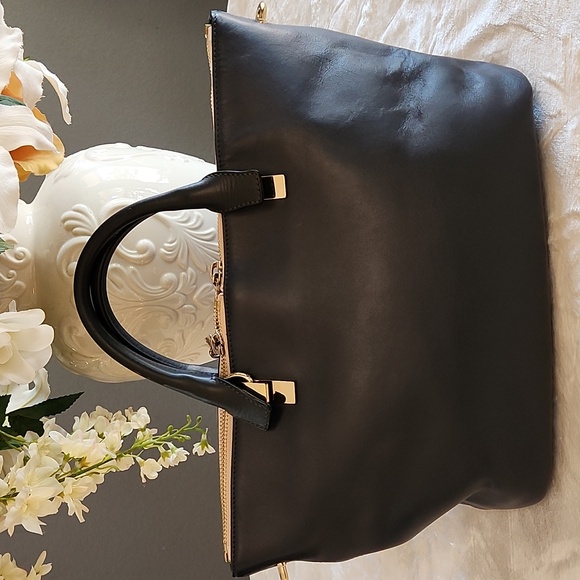 Chloe Bailey Two Toned Navy Bag - Picture 2 of 13